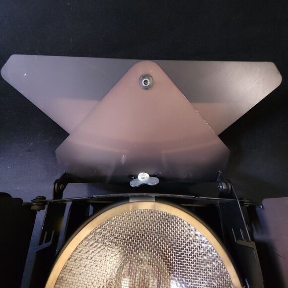 Black Handheld Lowel Omni Flood Light w/ Barn Doors 500 Watt - Picture 3 of 12